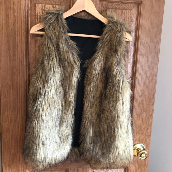 Jackets & Blazers - Small Faux Fur Vest NWOT